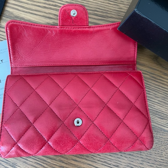 Chanel Red Quilted Wallet. - Picture 6 of 15
